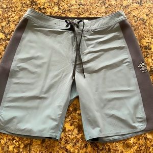 Men’s Rip Curl Mirage Boardshorts Size 33